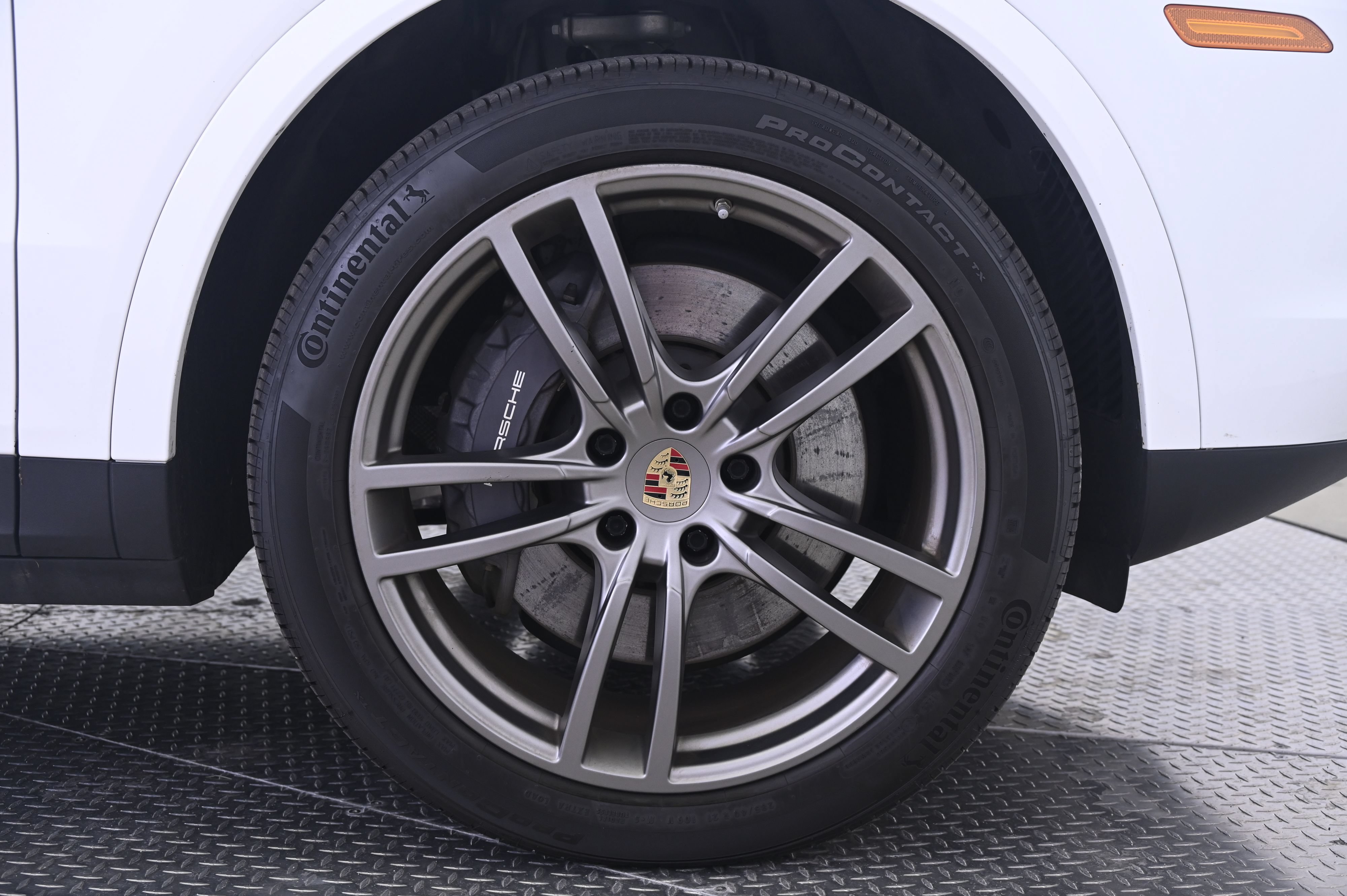 Certified 2022 Porsche Cayenne Platinum Edition AWD/4WD image 14