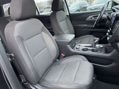 Used 2021 Chevrolet Traverse LT image 14