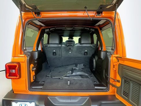 Used 2025 Jeep Wrangler Unlimited Sahara AWD/4WD image 27