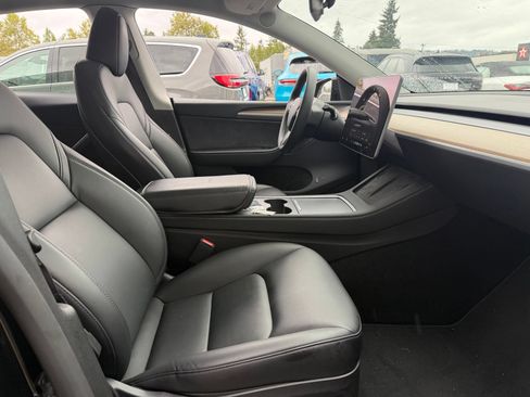 Used 2023 Tesla Model Y Long Range AWD/4WD image 23
