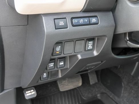 Used 2025 Nissan Frontier SV w/ SV Convenience Package AWD/4WD image 11