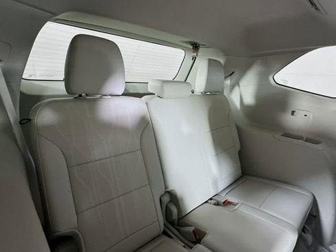 Certified 2025 Buick Enclave Avenir image 29