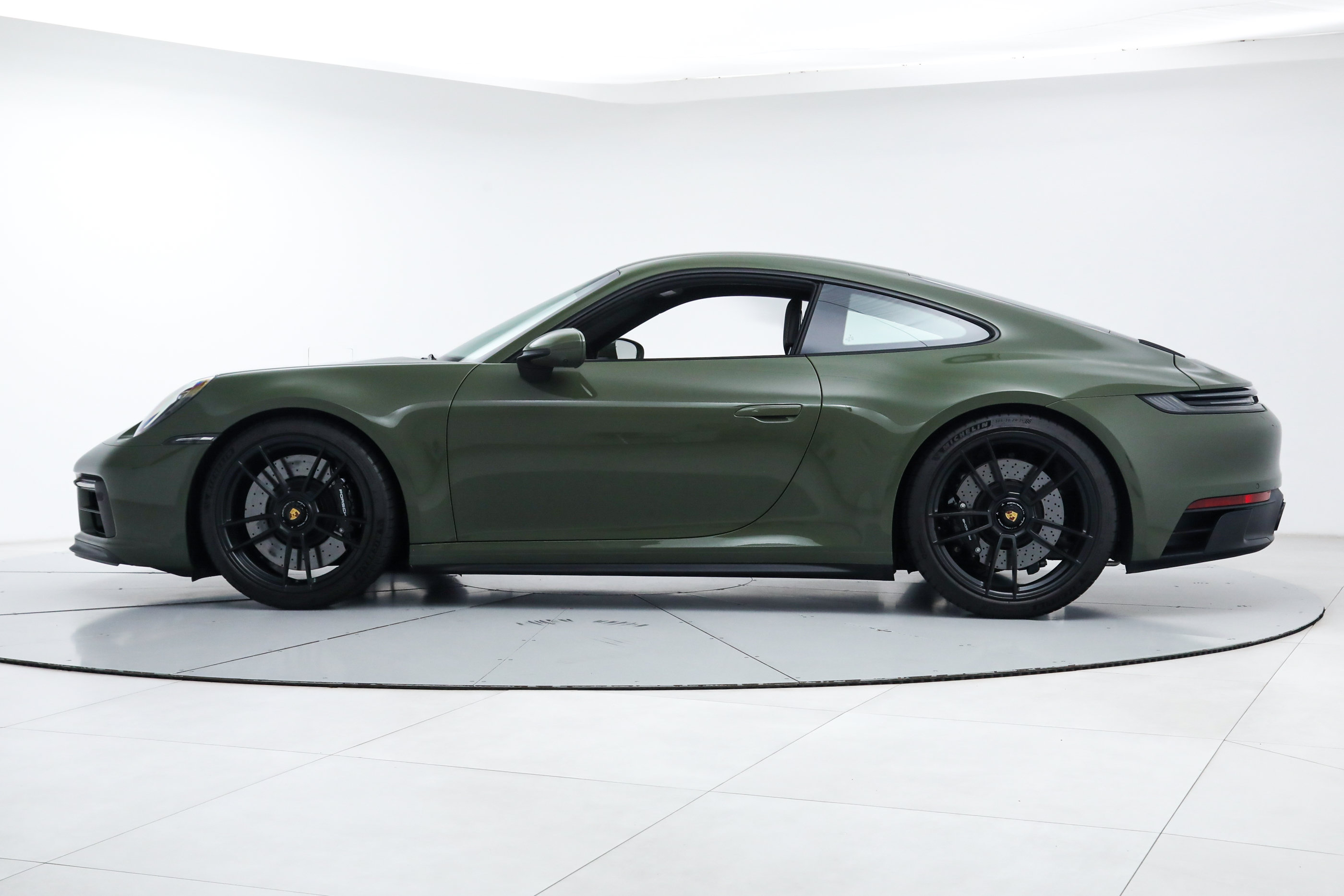 Used 2024 Porsche 911 GTS Coupe image 2