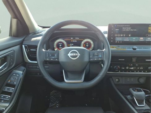 Certified 2025 Nissan Rogue SL w/ Tech Package AWD/4WD image 15