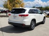 Used 2019 Toyota Highlander SE image 3