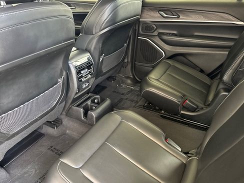 Used 2022 Jeep Grand Cherokee L Limited AWD/4WD image 11