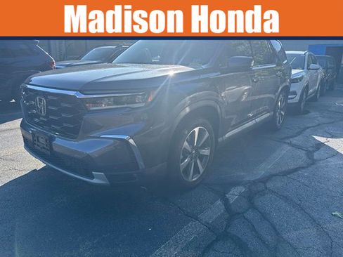 Used 2025 Honda Pilot Elite image 1