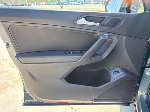 Used 2021 Volkswagen Tiguan SEL AWD/4WD image 13