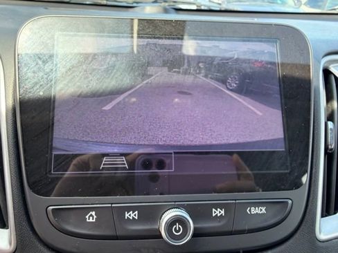 Used 2022 Chevrolet Malibu LT FWD image 16