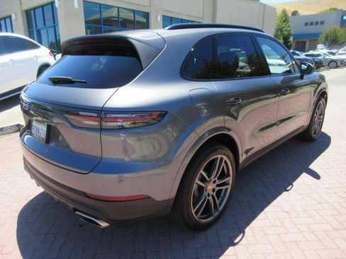 Used 2023 Porsche Cayenne AWD/4WD image 2