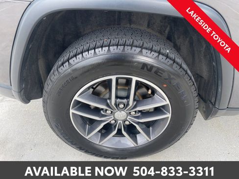 Used 2018 Jeep Grand Cherokee Limited image 13
