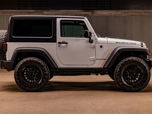 Used 2018 Jeep Wrangler Rubicon w/ Power Convenience Group image 10