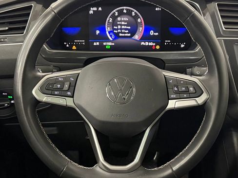 Used 2022 Volkswagen Tiguan SE w/ Panoramic Sunroof Package image 17