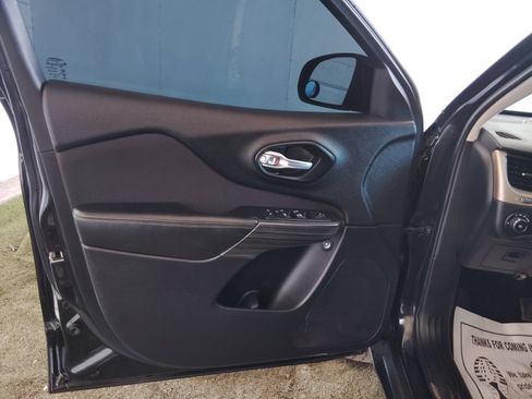 Used 2016 Jeep Cherokee Latitude w/ Comfort & Sound Group FWD image 20