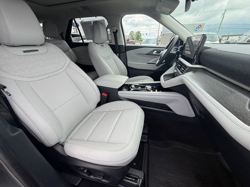 Used 2025 Ford Explorer Platinum w/ LUX Leather Package AWD/4WD image 32