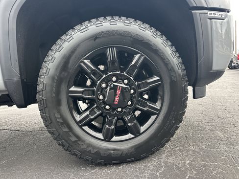 Used 2025 GMC Sierra 2500 AT4 w/ AT4 Premium Plus Package image 13