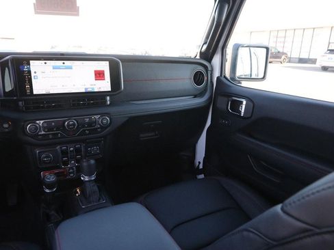 Used 2025 Jeep Wrangler Unlimited Rubicon image 28