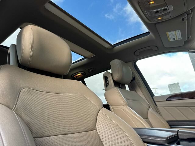 Used 2015 Mercedes-Benz GL 550 4MATIC image 21