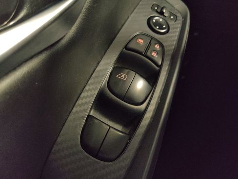 Used 2025 Nissan Sentra SV FWD image 27