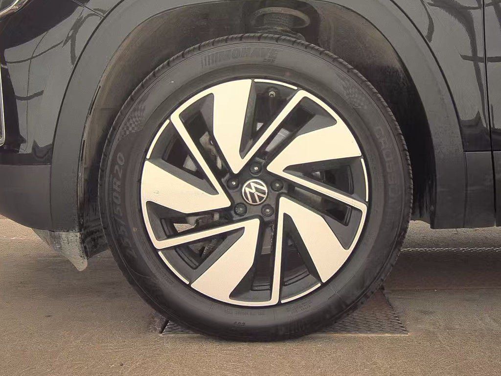 Used 2025 Volkswagen Atlas SE FWD image 9
