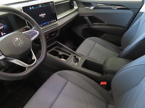 Certified 2026 Volkswagen Tiguan SE FWD image 22