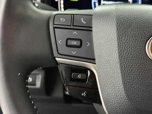 Used 2025 Toyota Camry SE w/ Convenience Package AWD/4WD image 13