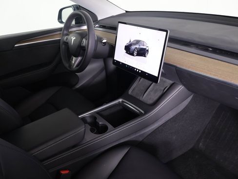 Used 2024 Tesla Model Y Long Range image 28