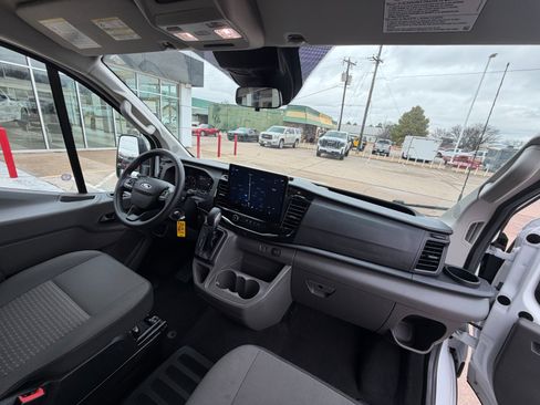 Used 2024 Ford Transit 350 XLT image 28