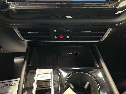 Used 2025 Volkswagen Atlas Cross Sport SE image 35