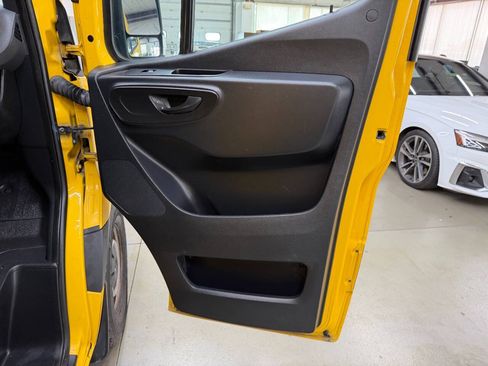 Used 2021 Mercedes-Benz Sprinter 2500 image 13