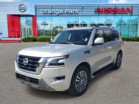 Used 2023 Nissan Armada SL w/ Captain's Chairs Package image 4