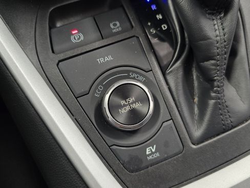 Certified 2022 Toyota RAV4 XLE w/ Convenience Package image 7