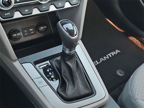 Used 2020 Hyundai Elantra SEL image 22