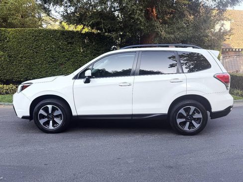 Used 2017 Subaru Forester 2.5i Premium AWD/4WD image 3