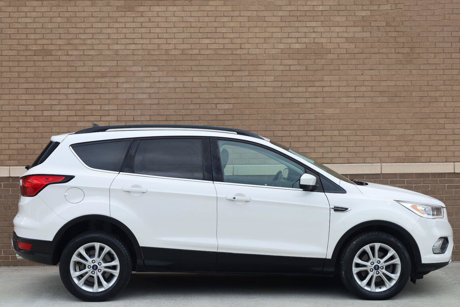 Used 2019 Ford Escape SEL FWD image 3