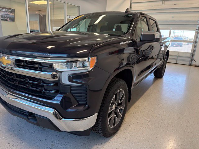 Used 2024 Chevrolet Silverado 1500 LT AWD/4WD image 5