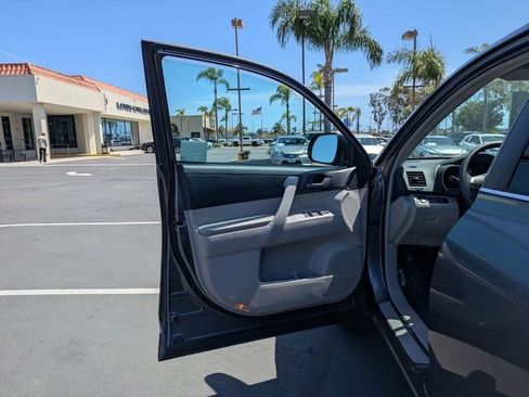 Used 2013 Toyota Highlander Plus FWD image 13