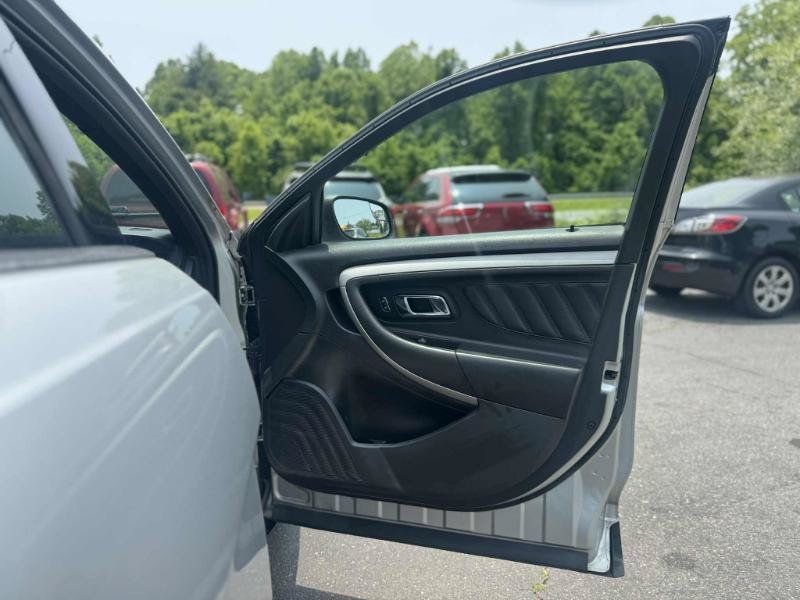 Used 2016 Ford Taurus SEL FWD image 13