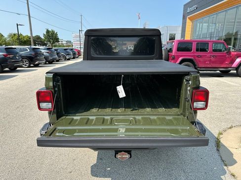 Used 2023 Jeep Gladiator Mojave w/ Trailer Tow Package AWD/4WD image 12