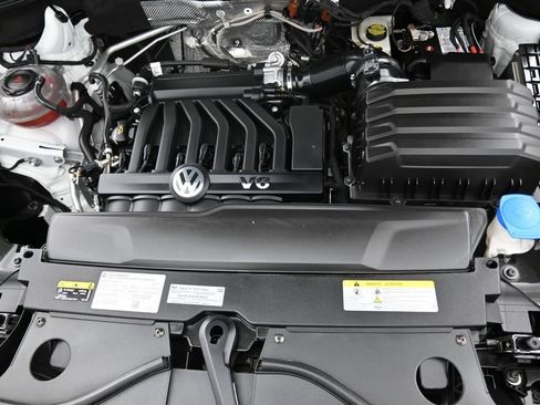Used 2023 Volkswagen Atlas Cross Sport SEL R-Line AWD/4WD image 7