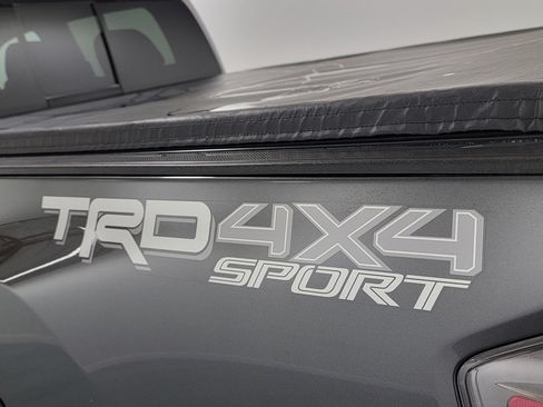 Used 2020 Toyota Tacoma TRD Sport w/ Technology Package AWD/4WD image 10