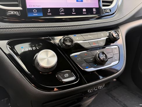 Used 2022 Chrysler Pacifica Touring-L w/ S Appearance Package FWD image 51