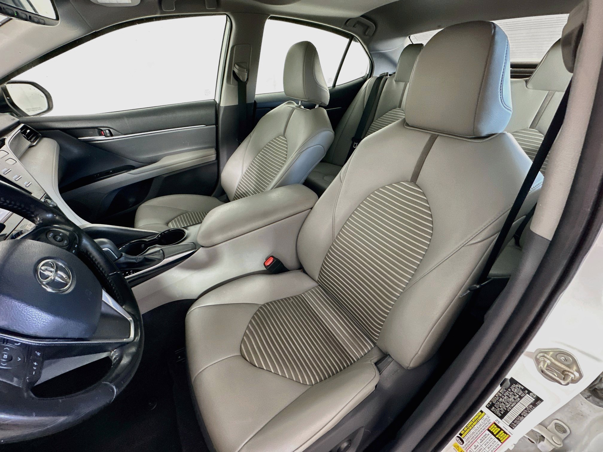 Used 2019 Toyota Camry SE w/ Convenience Package FWD image 13