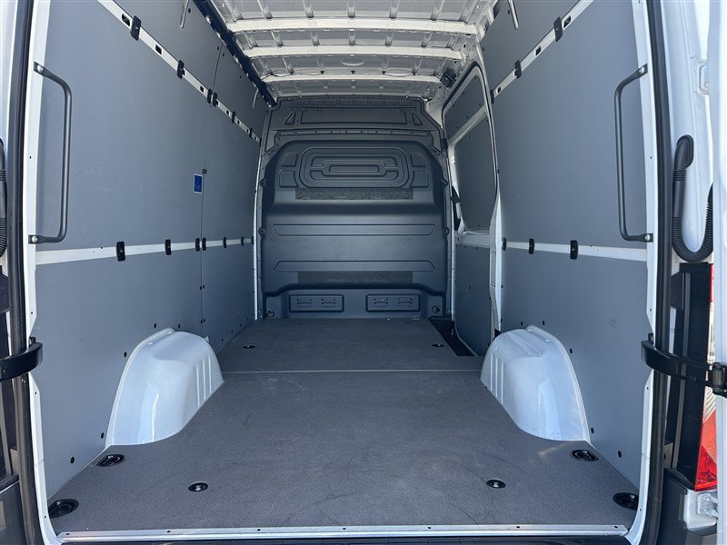 Used 2026 Mercedes-Benz Sprinter 2500 w/ Dashboard Charging Package image 12