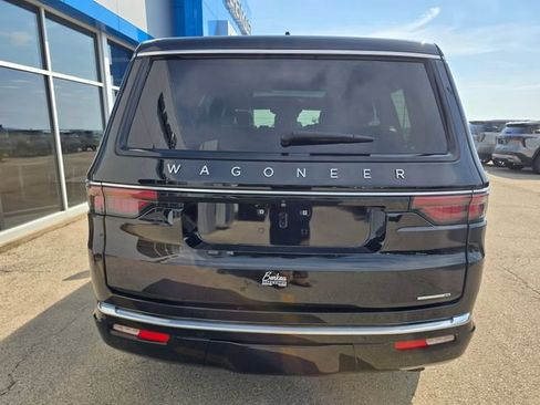 Used 2024 Jeep Wagoneer Series III w/ Premium Group I AWD/4WD image 6