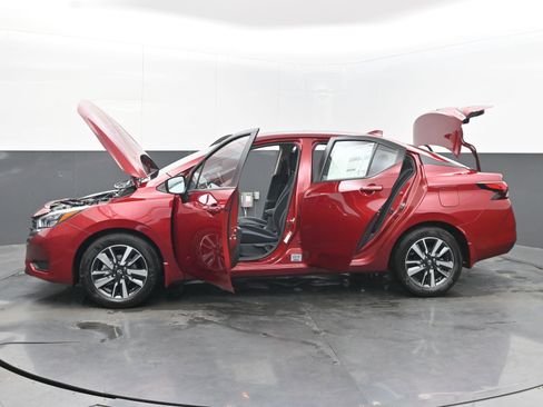 Certified 2025 Nissan Versa SV w/ Trunk Package image 41