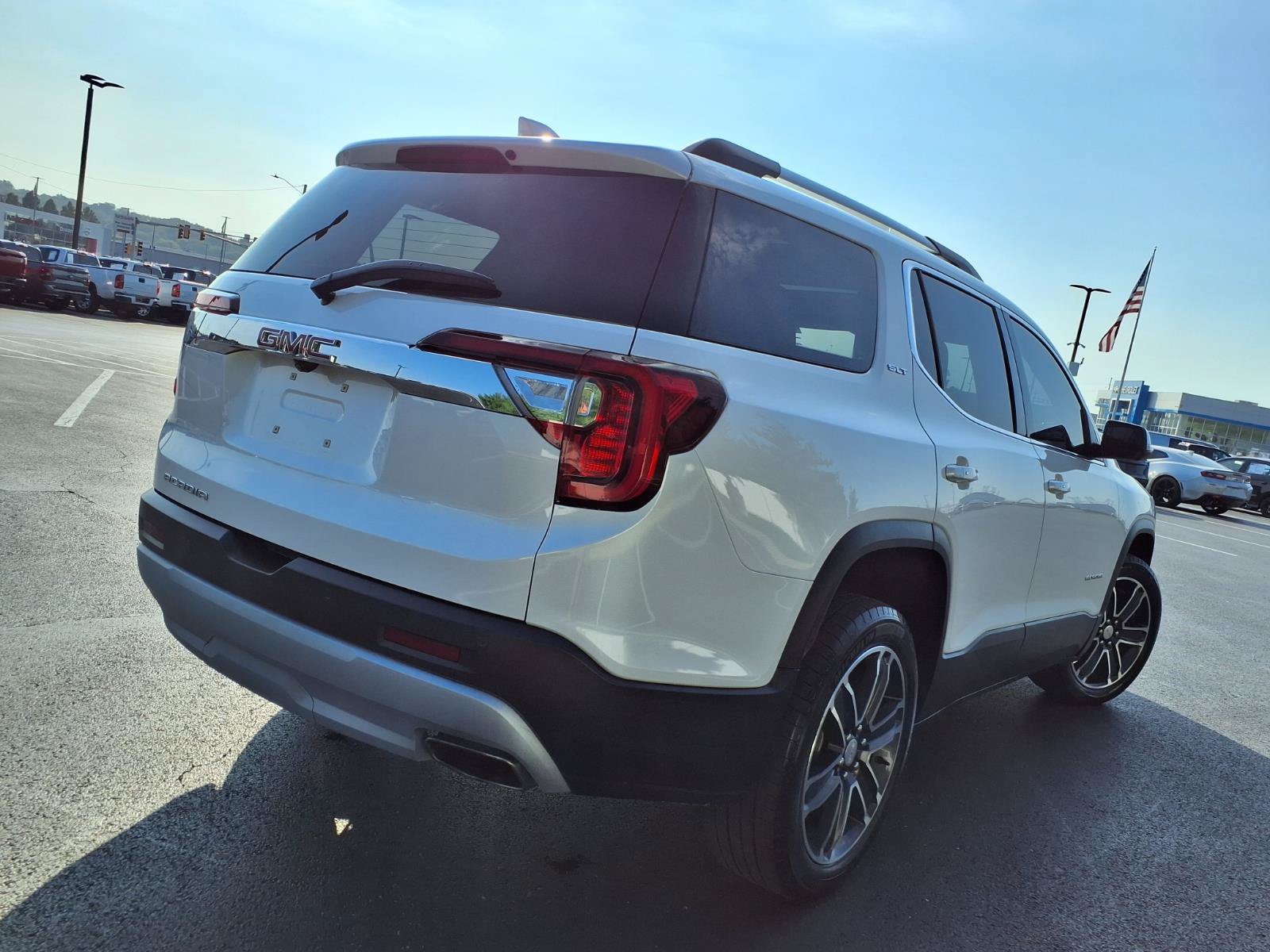 Used 2022 GMC Acadia SLT w/ Preferred Package FWD image 37