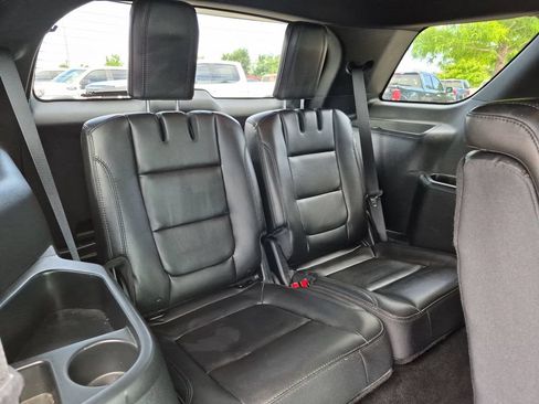 Used 2018 Ford Explorer XLT w/ Equipment Group 202A FWD image 37