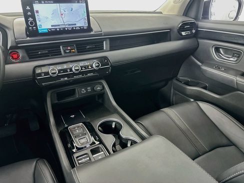 Certified 2024 Honda Pilot Touring image 24