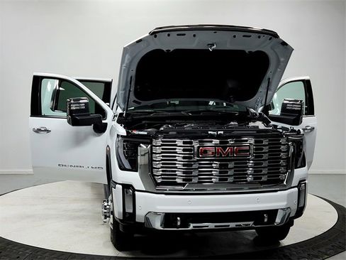 New 2026 GMC Sierra 3500 Denali w/ Denali Reserve Package image 10